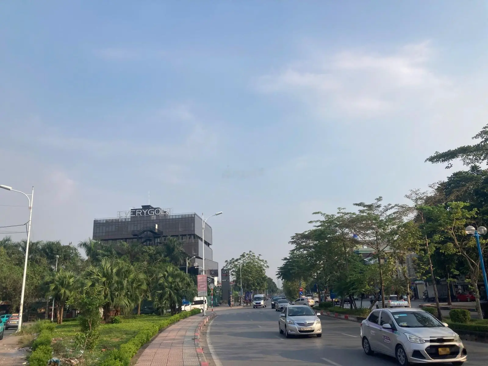 Bán 3 lô đất đẹp, vị trí đắc địa, để ở hay xây toà văn phòng tại Thạch Bàn, Long Biên, Hà Nội.