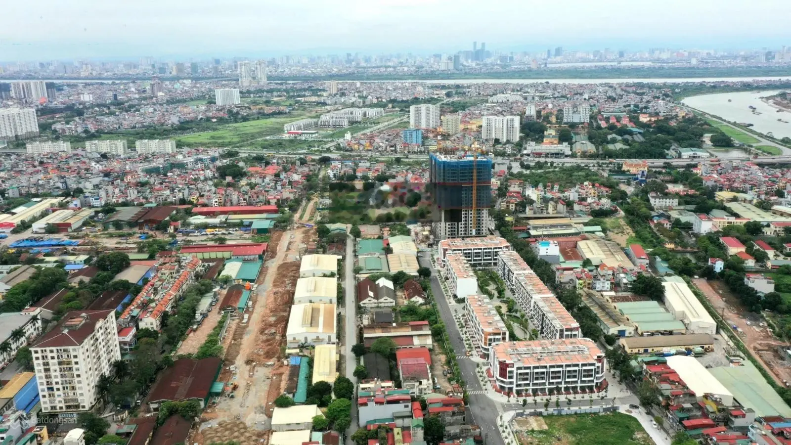 32 Tỷ có căn góc 150m2, 560m2 sử dụng, mặt tiền 5 mét, mặt phố Đức Giang rộng 20 mét. 0919185809
