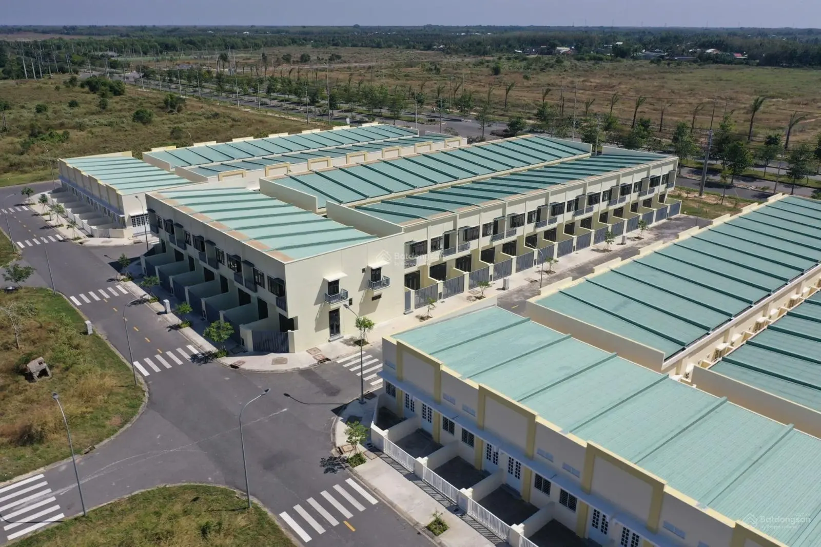 Bán căn nhà phố trong KCN Phước Đông 1 trệt 1 lửng 64m2 giá 1.2 tỷ sổ sẵn sang tên công chưng ngay