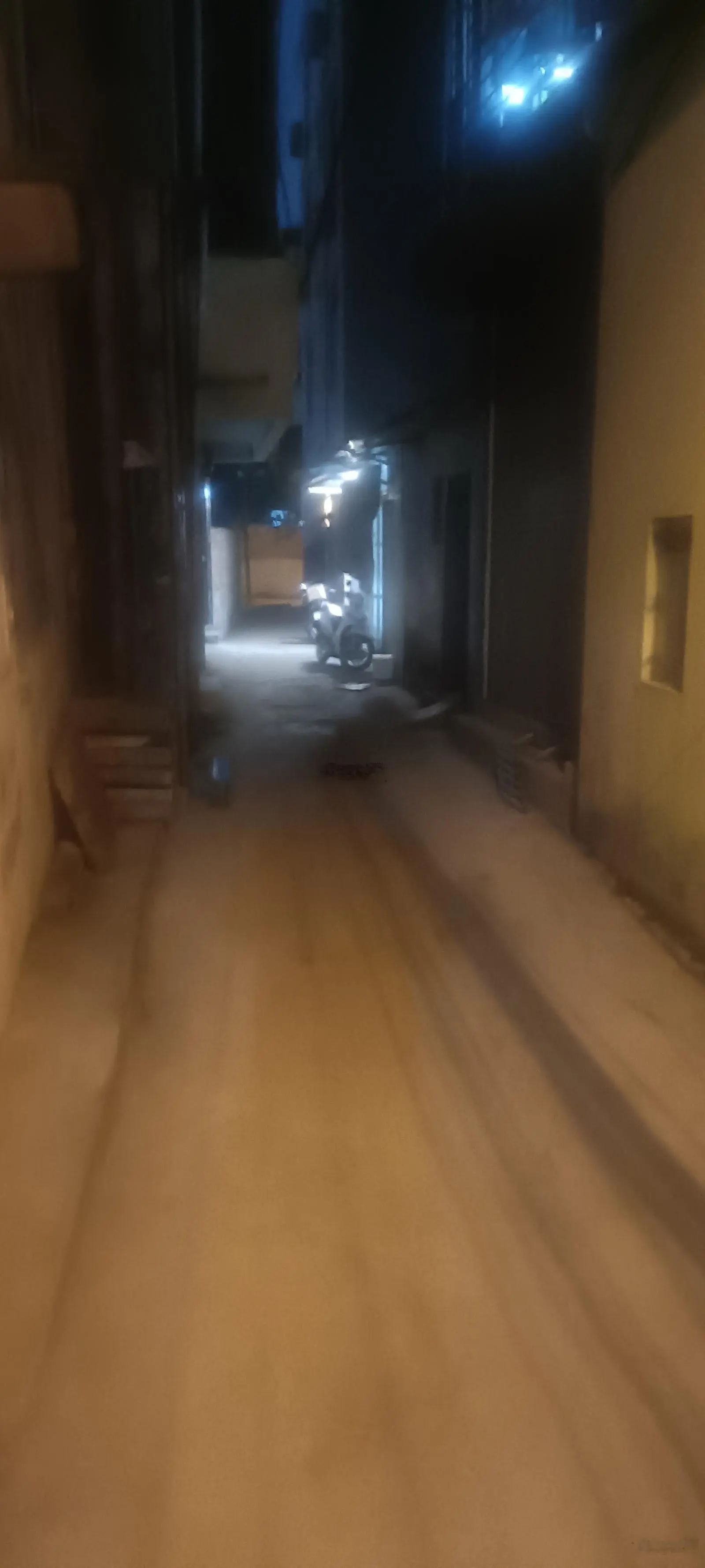 Bán nhà mặt phố đức thắng. 100 m2, 3 tầng, vỉa hè, xe buýt tránh. kinh doanh, giá nhỉnh 18 tỷ