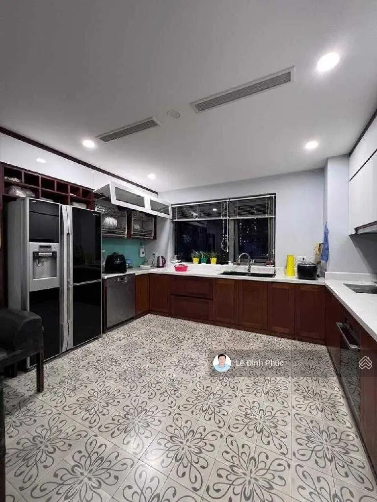 Biệt thự liền kề, lô góc, 150m2x4T, mặt tiền 10m, vỉa hè, 3 ô tô tránh, 3 bước ra hồ, 28 tỷ