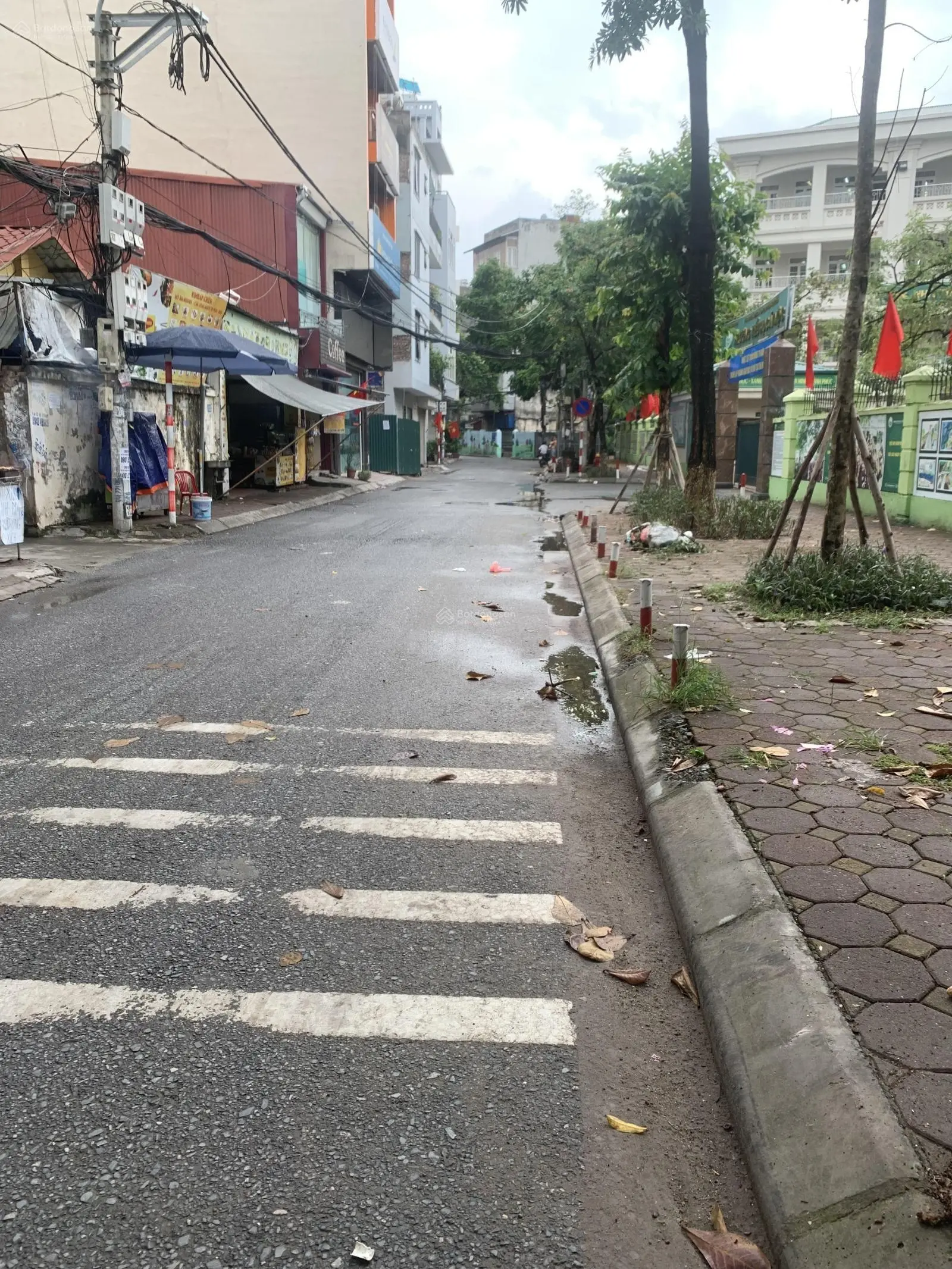 Chính chủ càn bán nhà măt ngõ nguyễn văn cừ lô goc 49 m,6 tầng thang máy kd giá 18,6 ty