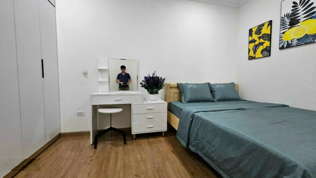 Bán nhanh gấp ai nhanh thì còn căn hộ 2 ngủ BC Đông Nam hiếm tại tòa Goldenland Nguyễn Trãi, sổ đỏ