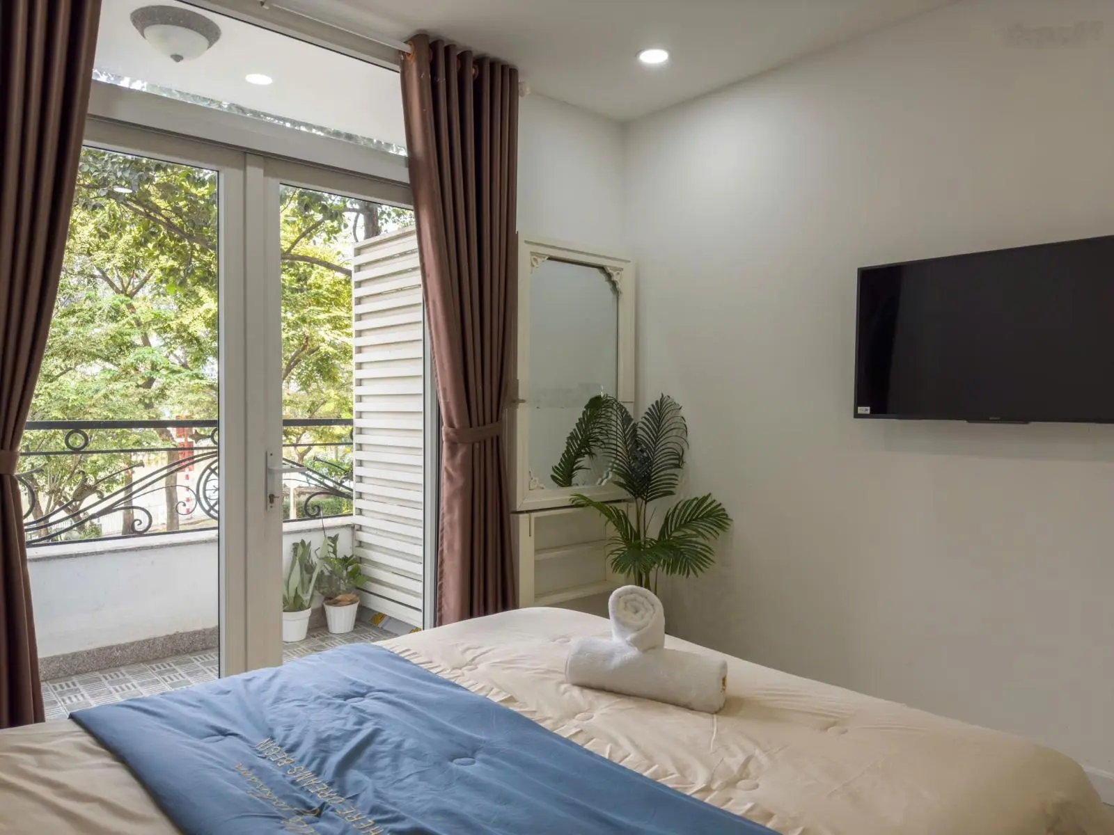 Căn duy nhất mặt tiền Nguyễn Trọng Tuyển DT 4.5 x 16m 5 lầu, giá chỉ 16.5tỷ còn TL