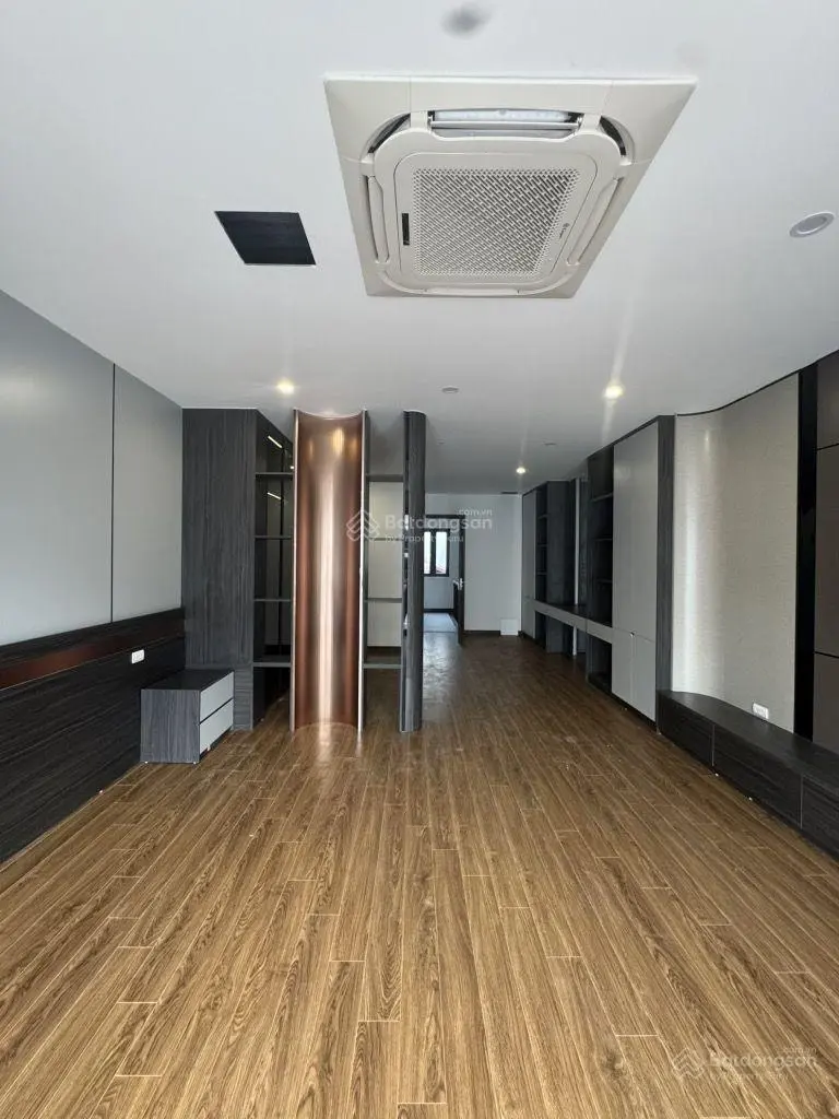Siêu phẩm ngọc thụy,65m, 4 ngủ,thang máy ,,gara 2 ô tô,nội thất sang sịn,chỉ 17.5 tỷ