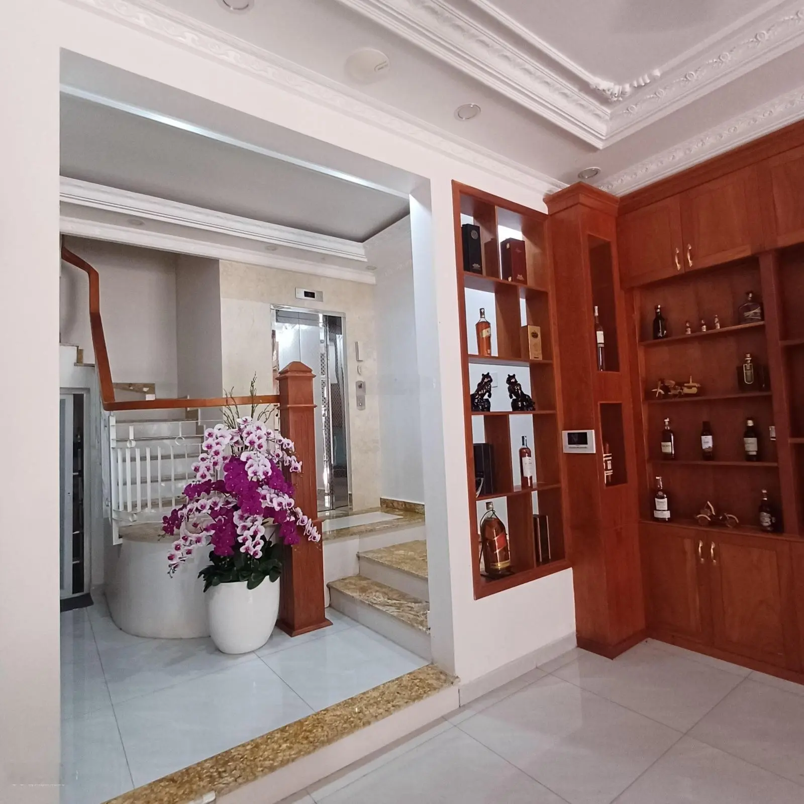Khu phân lô đồng bộ cao tầng Hoàng Quốc Việt, có thang máy, ngang 5m, hơn 9 tỷ, full nội thất