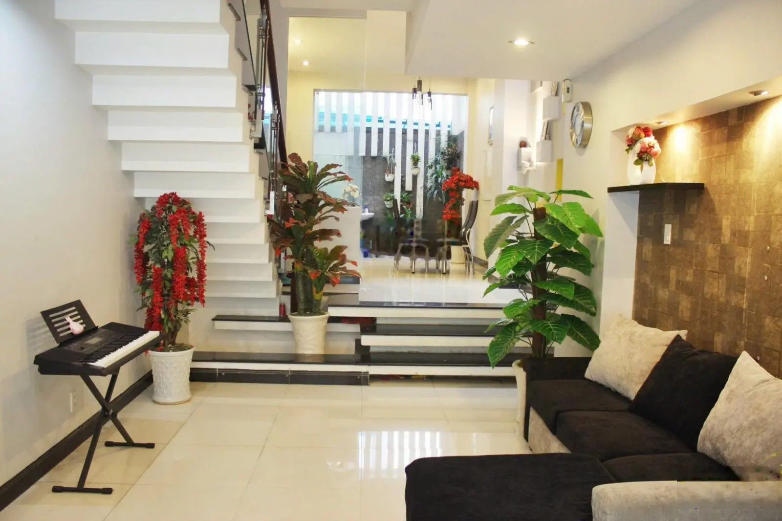 21.8 tỷ sở hữu - nhà mt đường bùi tá hán - an phú -quận 2 - dt: 4 x 20m -hầm 3 lầu đẹp
