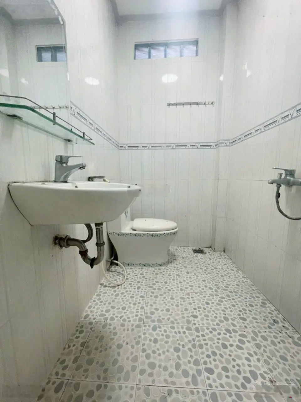 Cần bán nhà trệt 1 lầu Đông Hòa, Dĩ An. Gần chợ, UBND, BigC 1km. Đường rộng. An ninh. DT 71 m2