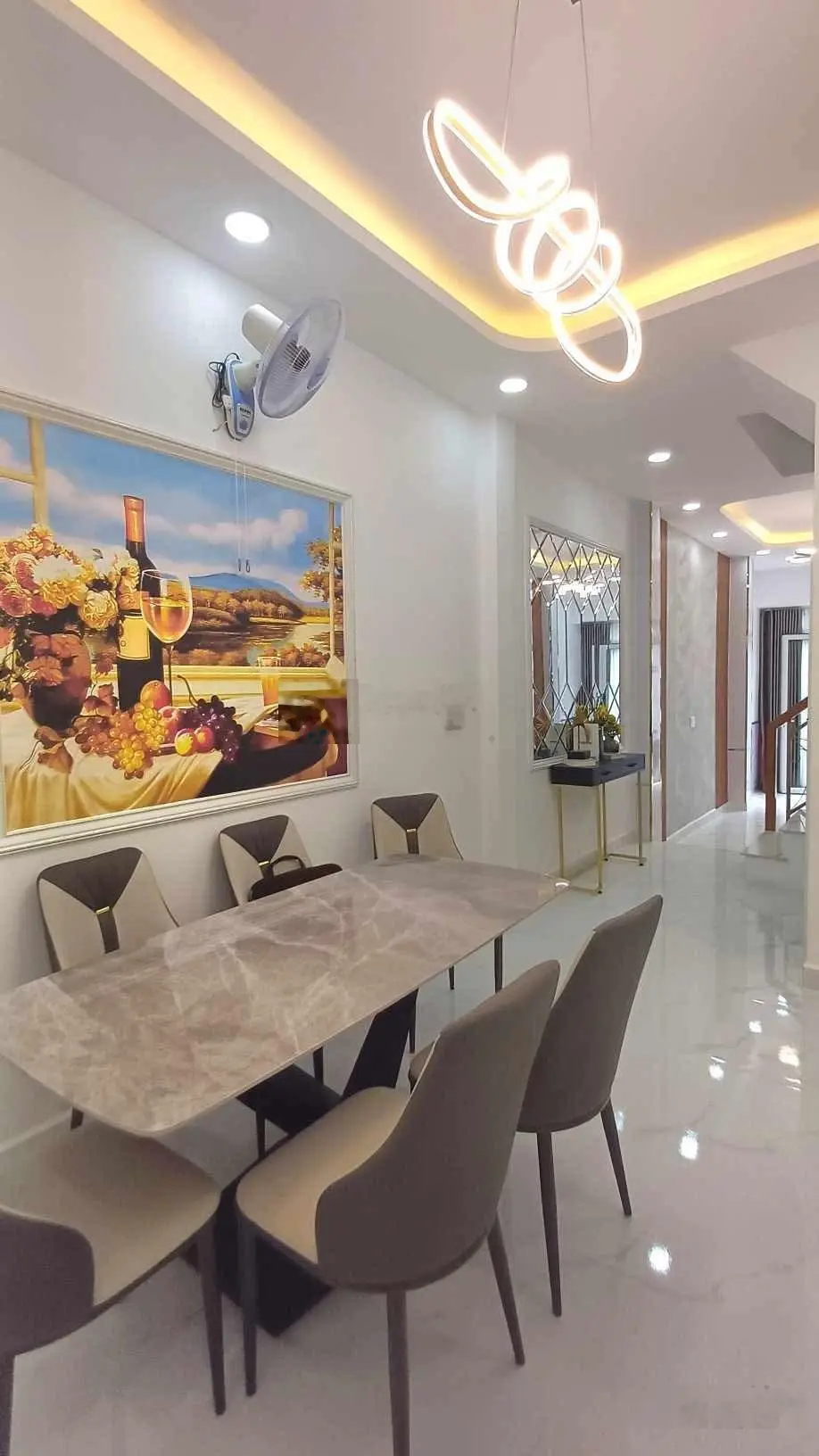Bán nhà đẹp hẻm xe tải thông, 35m2 2 tầng BTCT, thuận lợi mở văn phòng, kinh doanh.