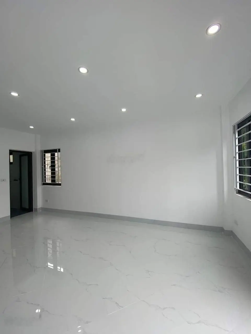 Bán căn 40m2x3T, mặt kinh doanh, gần cầu Đông La, 10 phút ra Penika