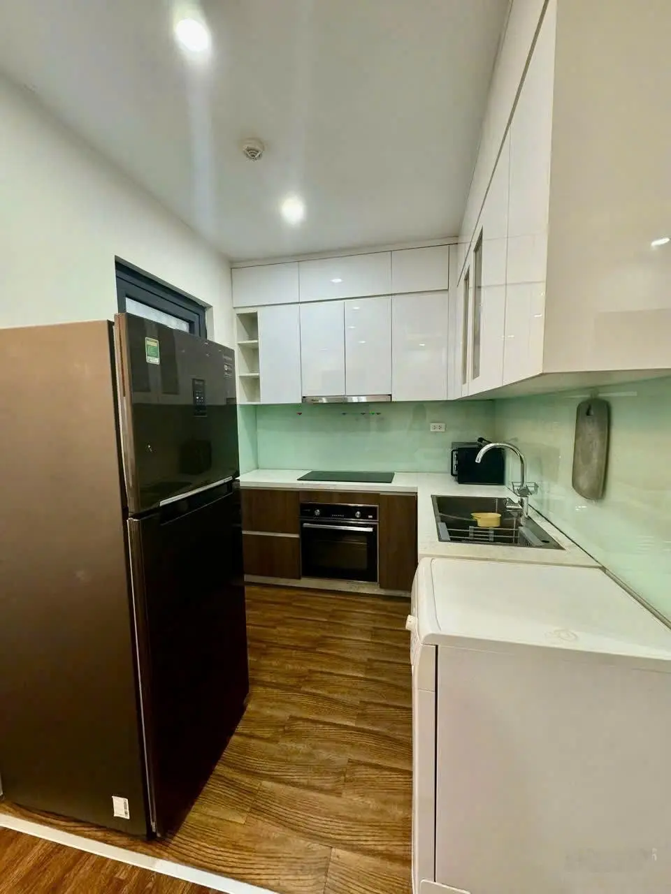 Nhà tớ chính chủ cần bán căn hộ 3N2VS-82m2, đầy đủ nội thất đẹp do nhà tự thiết kế, giá siêu mềm