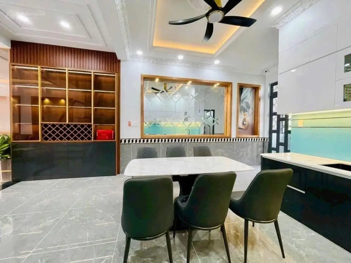 Bán gấp nhà kdc cao cấp tphcm giáp làng đại học quốc gia - 234m2 sàn giá 7,6 tỷ - hướng đông nam