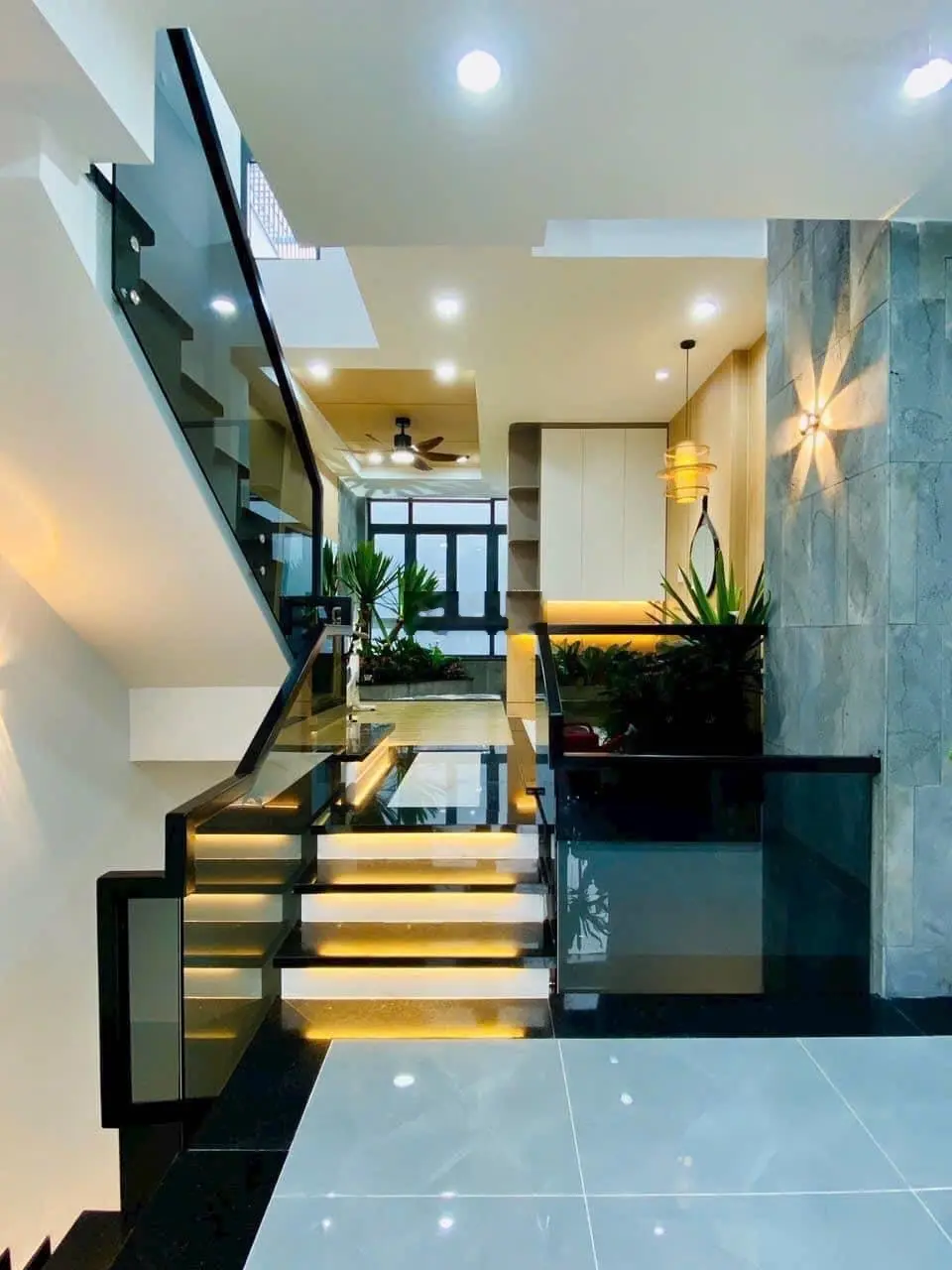 Bán nhà đang cho thuê: 14 triệu/ tháng gần Chợ Vạn Kiếp, Bình Thạnh. Bao sổ 60m2. Hẻm 5m