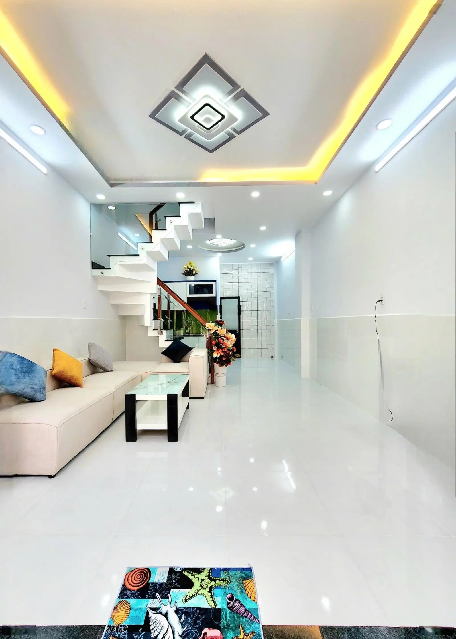 Nhà đường 9m kinh doanh, nhà mới 100 %