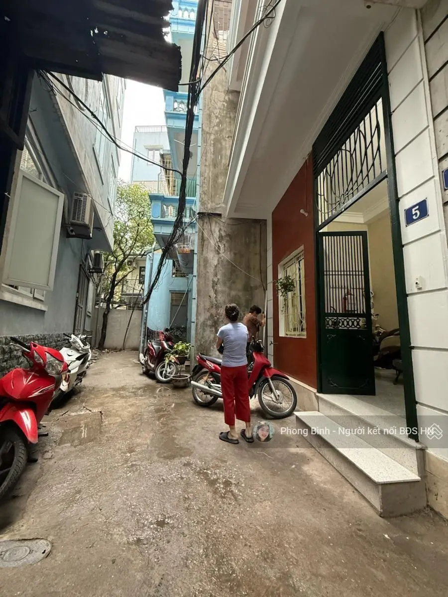 Cần tiền bán gấp giá nào cũng bán. Nhà Nguyễn Chính - Tân Mai 41m2*3T*MT4,5m. Gần phố, trk nhà 3m.