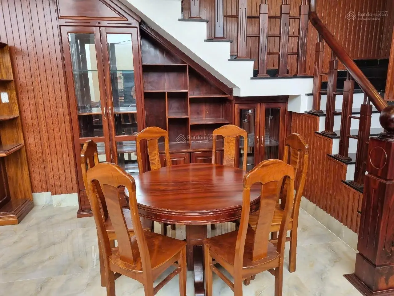 Căn gốc full nội thất gỗ tự nhiên trung tâm thị trấn
