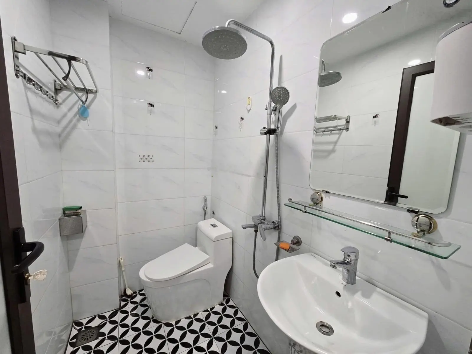 Bán nhà trung tâm Cầu Giấy - 5 tầng - MT 4,2m - giá 8,7 tỷ có thương lượng
