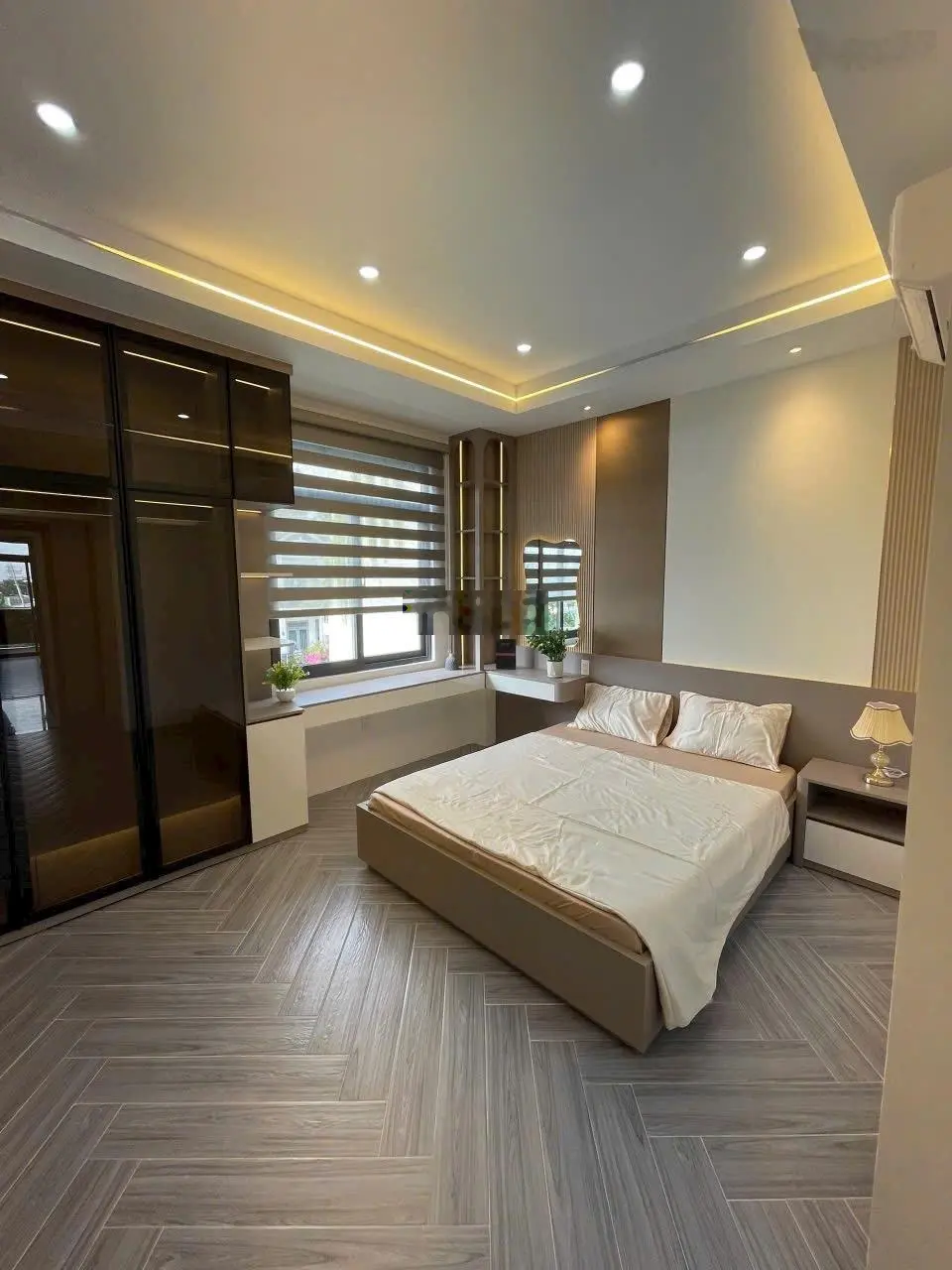Nhà gần ngã tư ga - qua Gò Vấp 5 phút - trệt lửng 3 lầu - full nội thất
