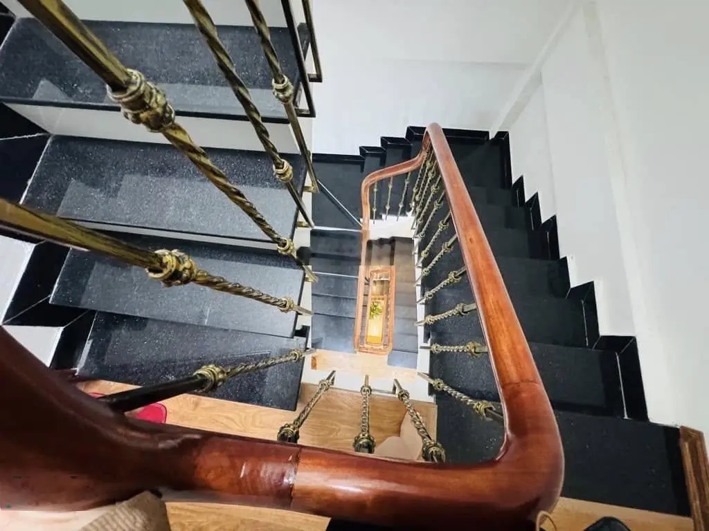 Giá rẻ! Nhà dân xây Phố Khúc Thừa Dụ, Dịch Vọng, cách phố 50m, ô tô đỗ gần, 40m2x5T