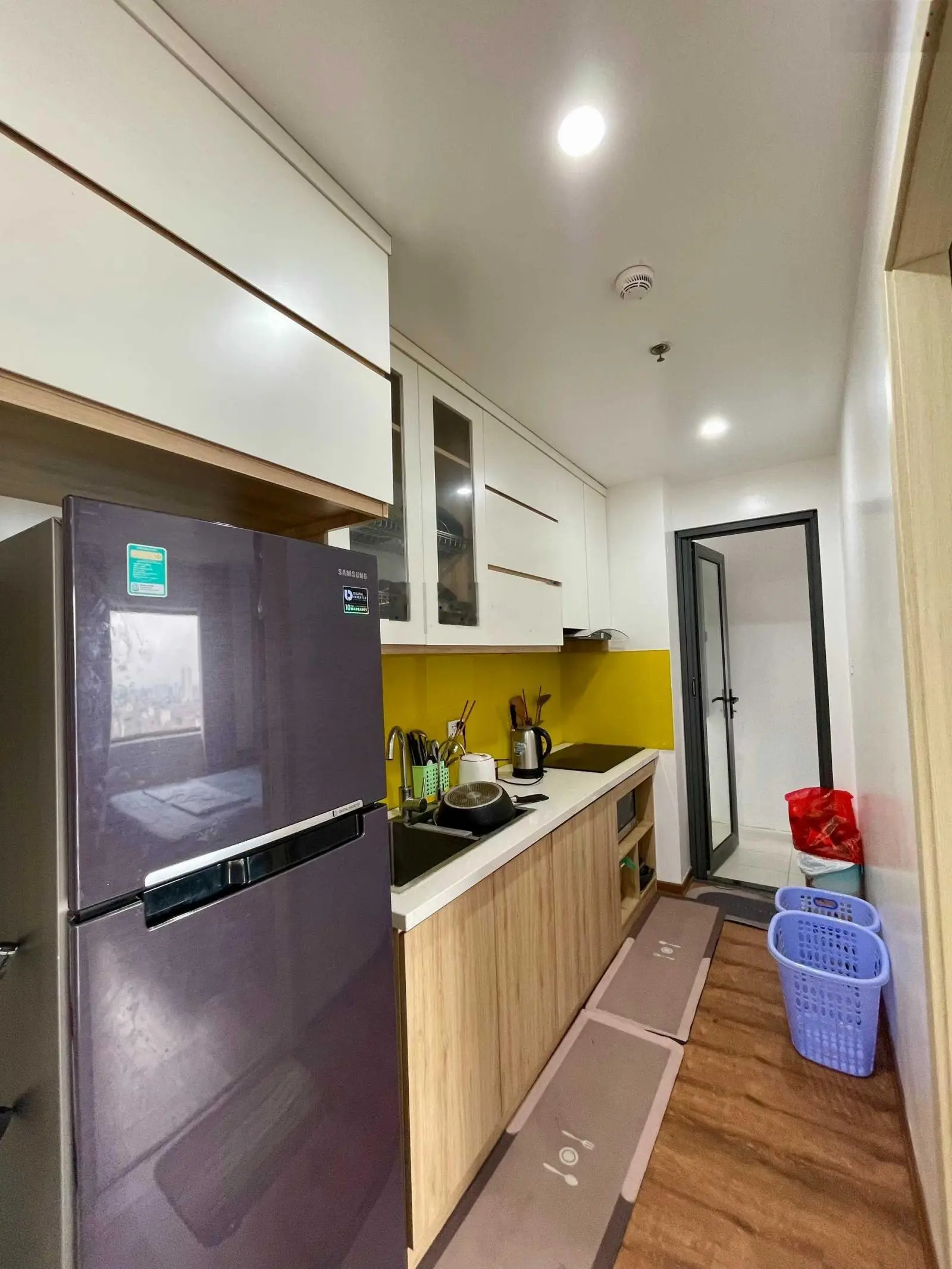 Em cần bán căn 2 ngủ chung cư Lotus Central, đủ nội thất, đang cho thuê 16tr/tháng, giá bán 3,xtỷ