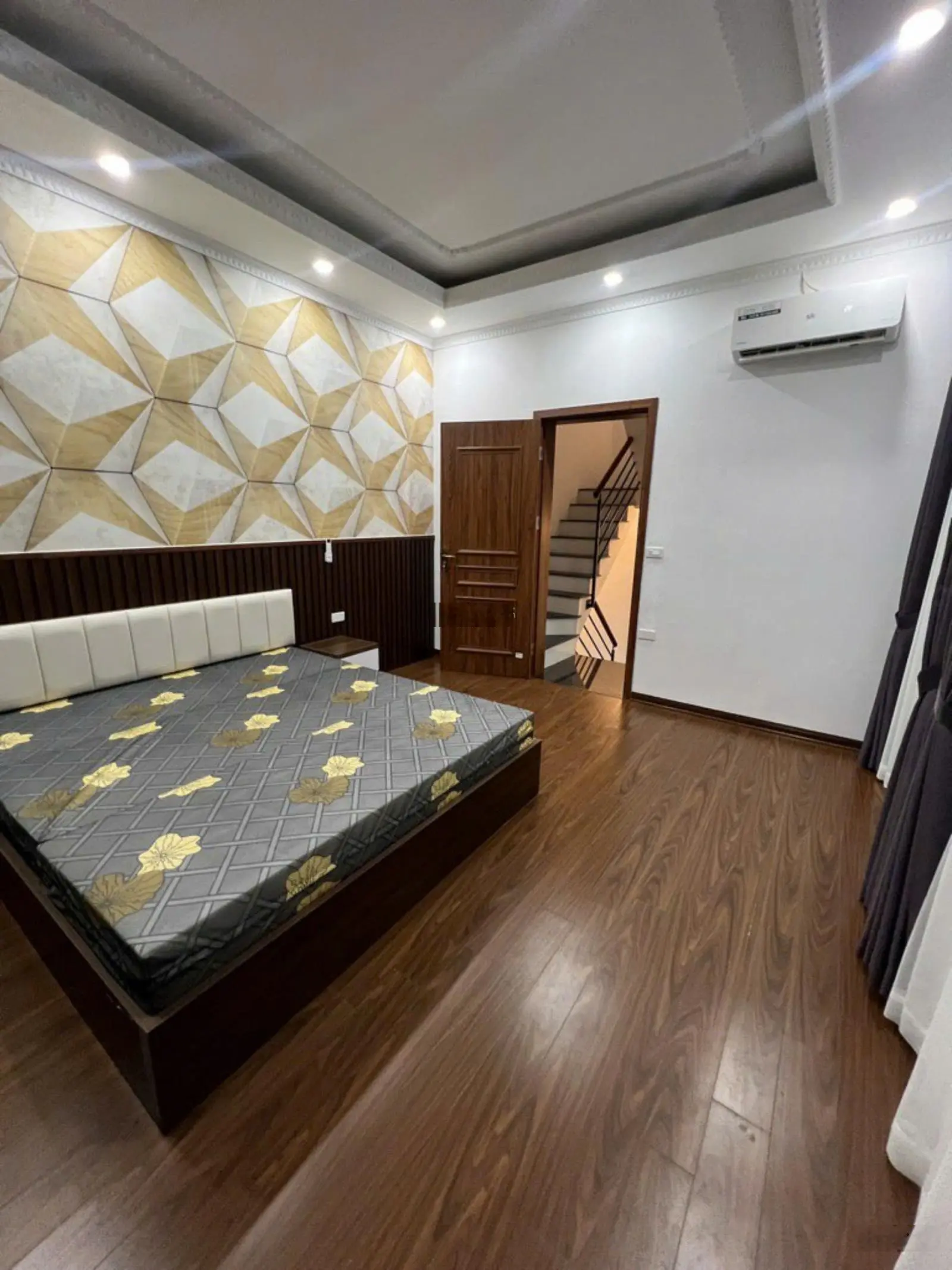 BÁN NHÀ ĐẸP PHỐ DÃ TƯỢNG, DIỆN TÍCH RỘNG, MẶT TIỀN THOÁNG, DT:45MX4TẦNG,GIÁ:10,5TỶ.