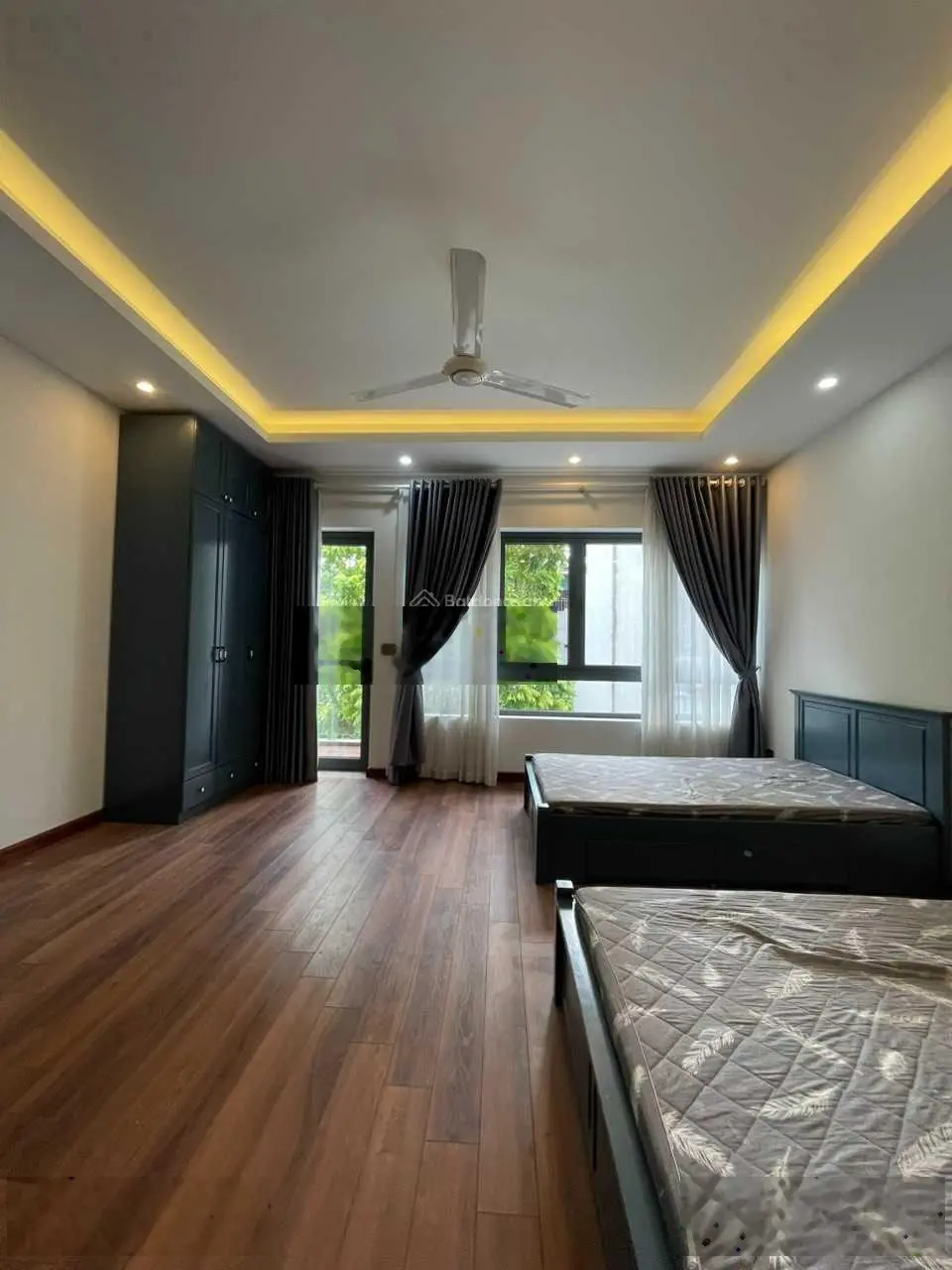 Bán nhà tái định cư Ngọc Thụy 80m2 x 4,5Tx 5,33m MT, thang máy 450kg, ngõ thông 2 ô tô để trong nhà