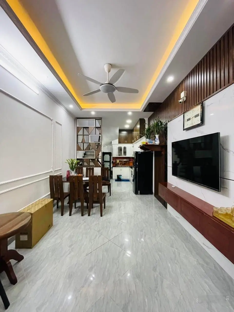 Bán nhà Di Trạch 5 tầng - 35m2 - sát đường lớn - giá chỉ 3 tỷ 78 - khách mua ở ngay