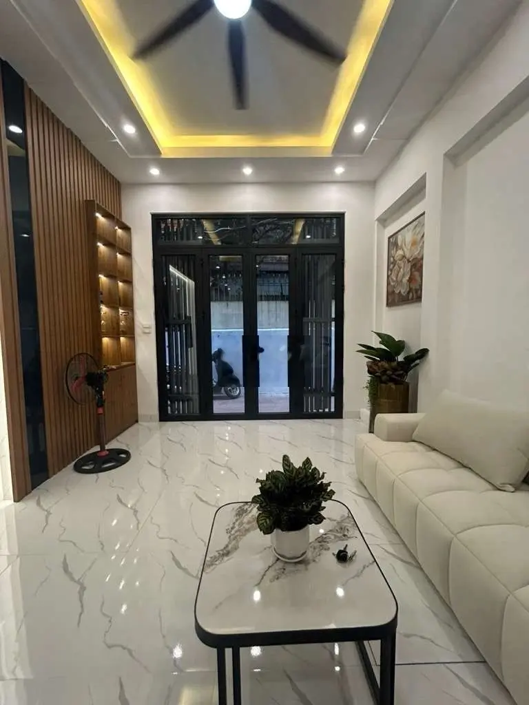 NHÀ ĐẸP 41M QUAN NHÂN, LÔ GÓC 3 THOÁNG, 6 NGỦ Ở SƯỚNG, Ô TÔ ĐỖ GẦN