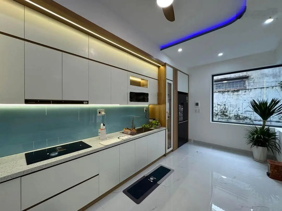 Bán gấp nhà đẹp gần chợ Bình Chánh, 1,54tỷ/70m2, 1 trệt 1 lầu, sổ sách đầy đủ