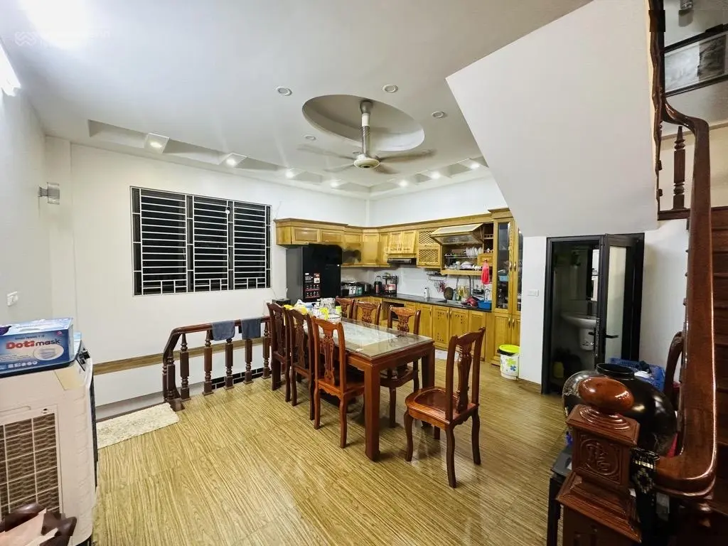 SIÊU PHẨM Nhà Phố Hoa Lâm, kinh doanh, 2 thoáng, vỉa hè Nhà đẹp tặng toàn bộ nội thất sịn