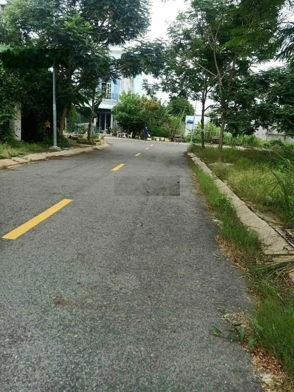 Bán nhà trọ khu công nghiệp Long Hậu. Diện tích 180m2 gồm có 10 phòng giá bán 5tỷ3 thương lượng