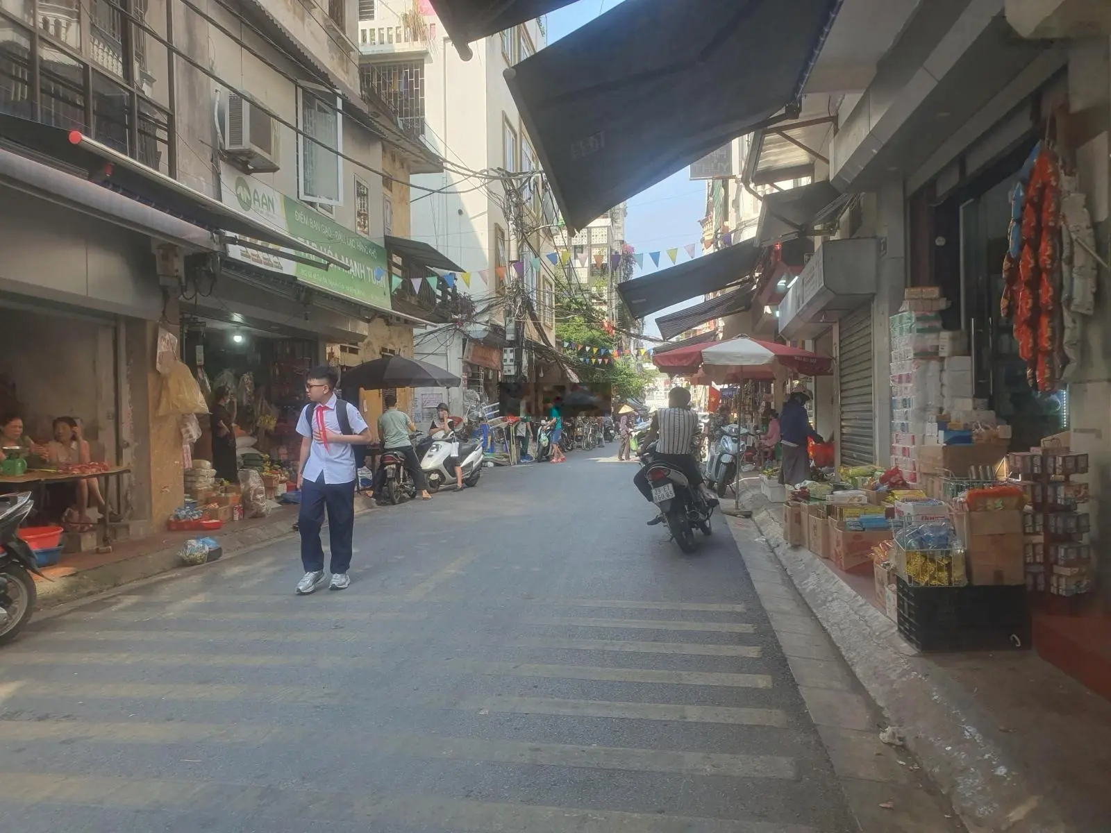 Bán nhà 4,5 tầng xây mới. Ngay chợ Hà Đông (phố Lê Lợi đi vào)