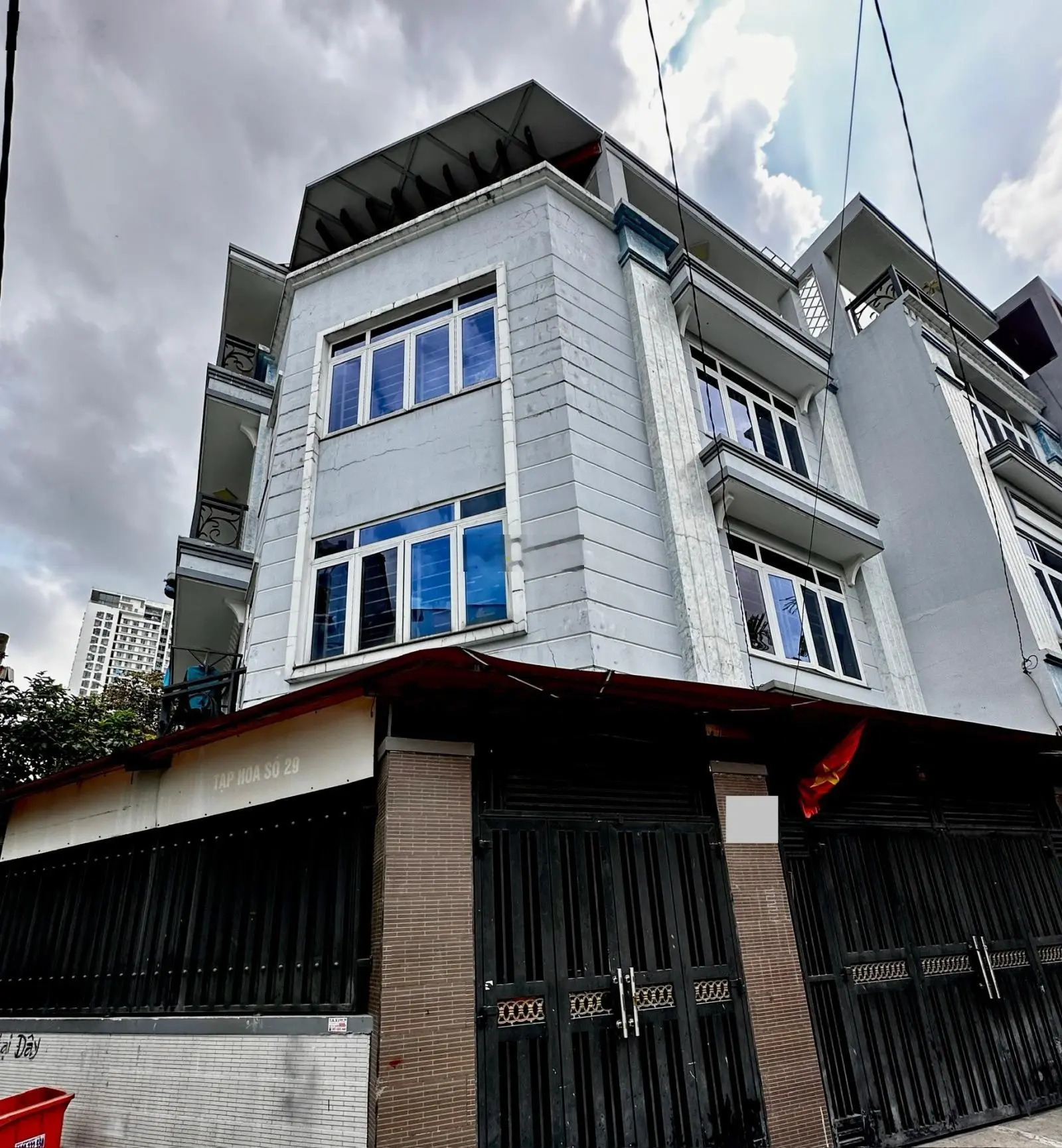 Hơn 11 tỷ căn GÓC 4 tầng mặt tiền đường sát bên Nguyễn Duy Trinh BTT Q2