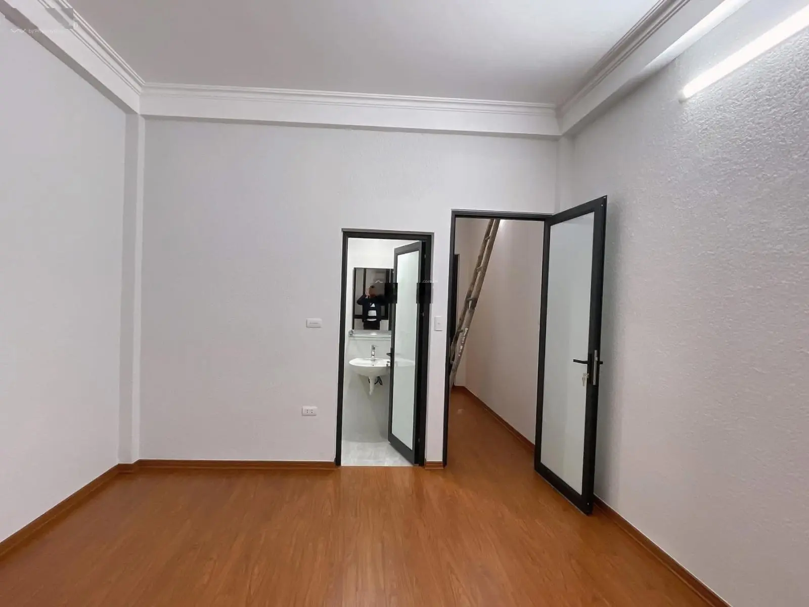Bán nhà đẹp Trần Duy Hung,Ô tô đỗ cửa,ngõ thông tứ tung,kinh doanh-DT65m 5 tầng-MT:4.1m-15.5 Tỷ
