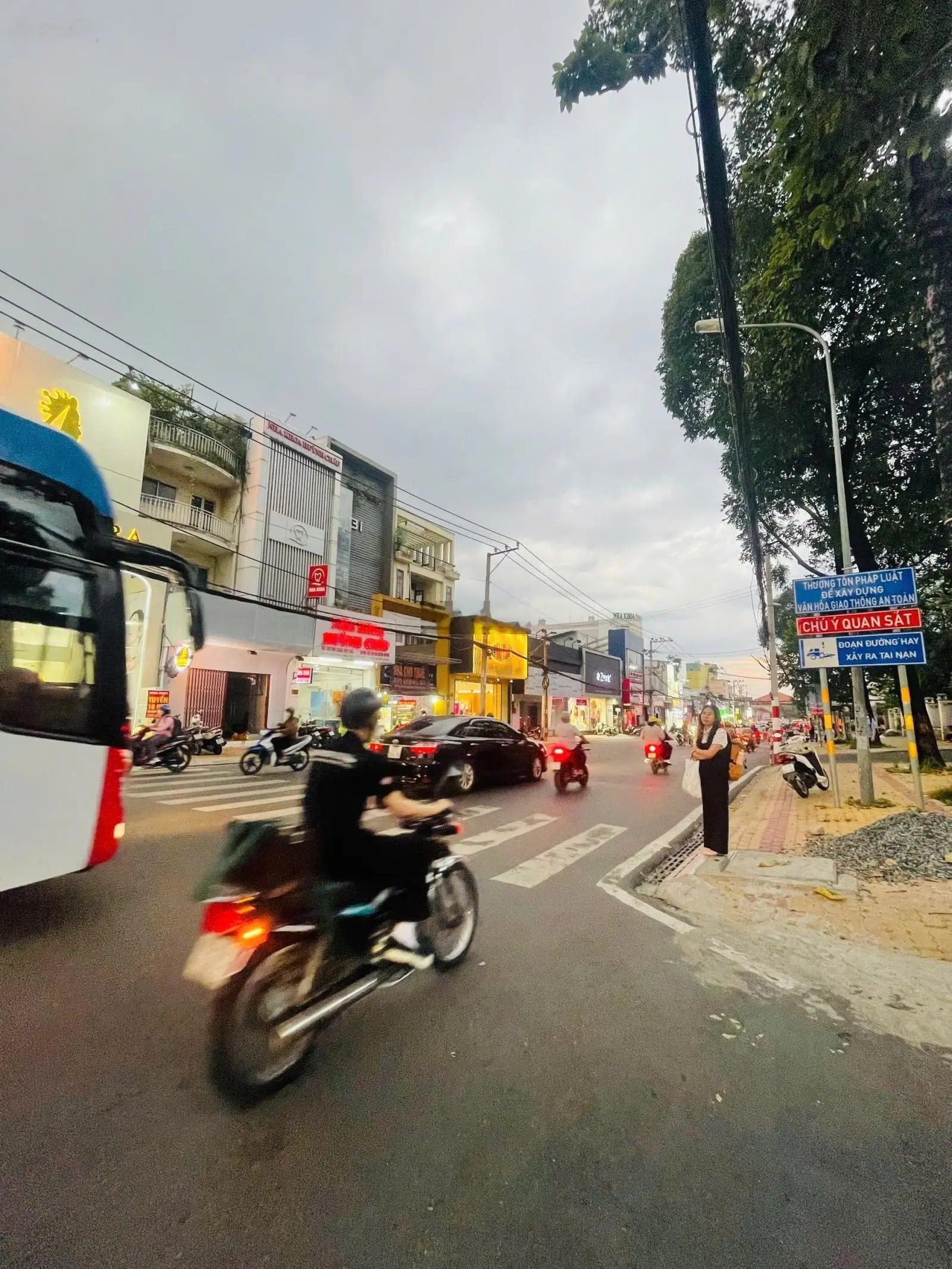 Bán nhà mặt tiền 4 tầng Võ Văn Ngân đang cho thuê 80 triệu/ 1 tháng