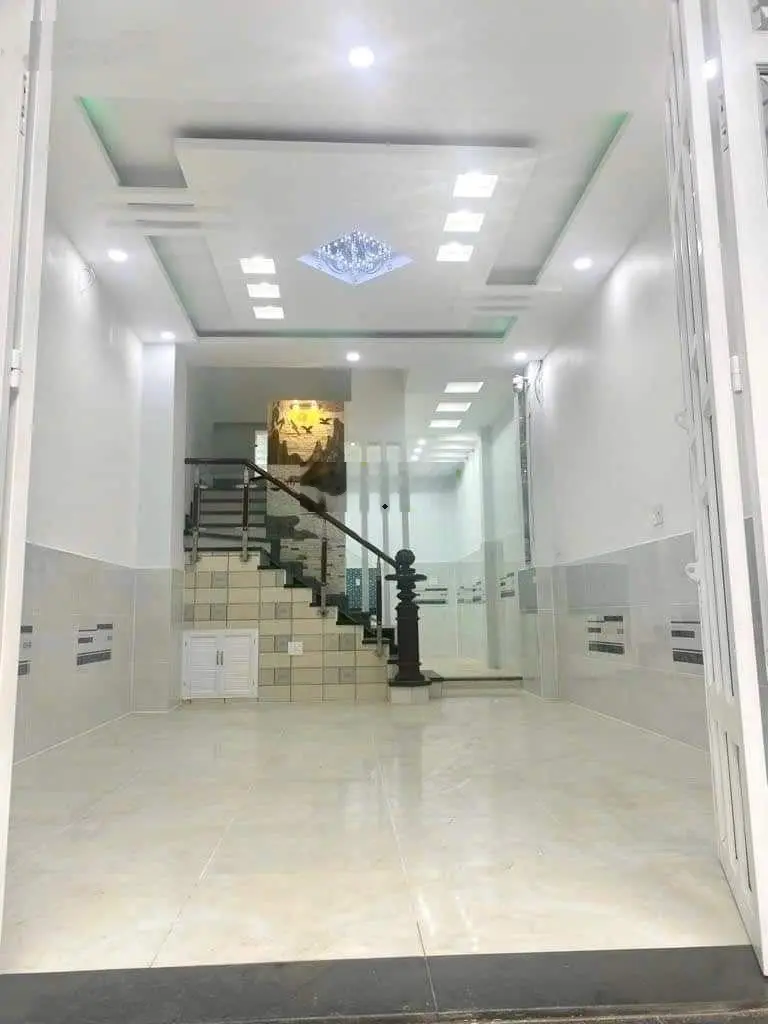Nhà ngợp cần bán giá 2,45 tỷ VND tại Đường Bà Hom, Quận 6, đuờng vào 5m, SHR, công chứng trong ngay