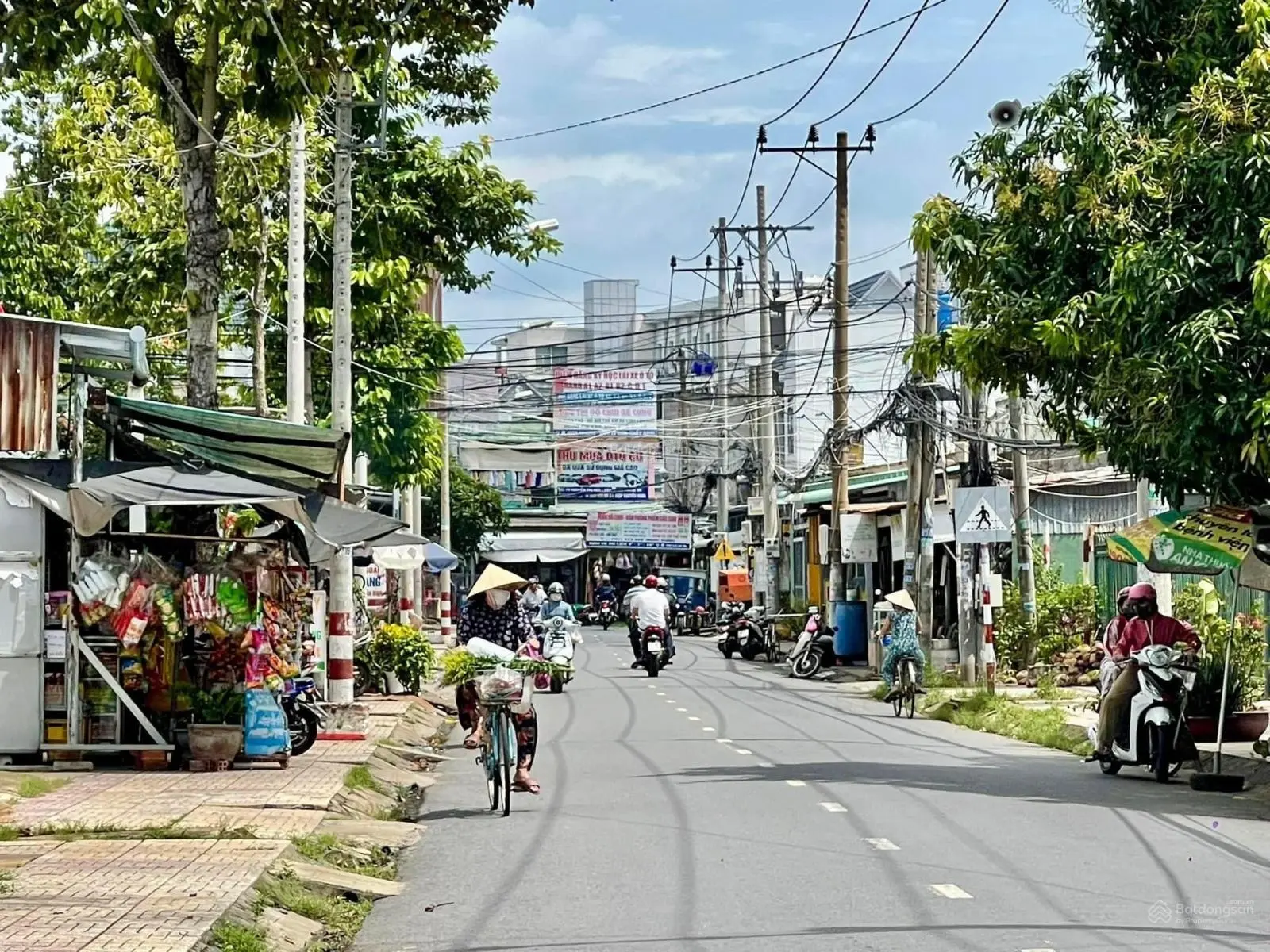 Cần bán nhanh 3 lô đất thổ MT Nguyễn An Ninh, sát bên chợ trung tâm TT Cần Giuộc, 160m2, sổ sẵn