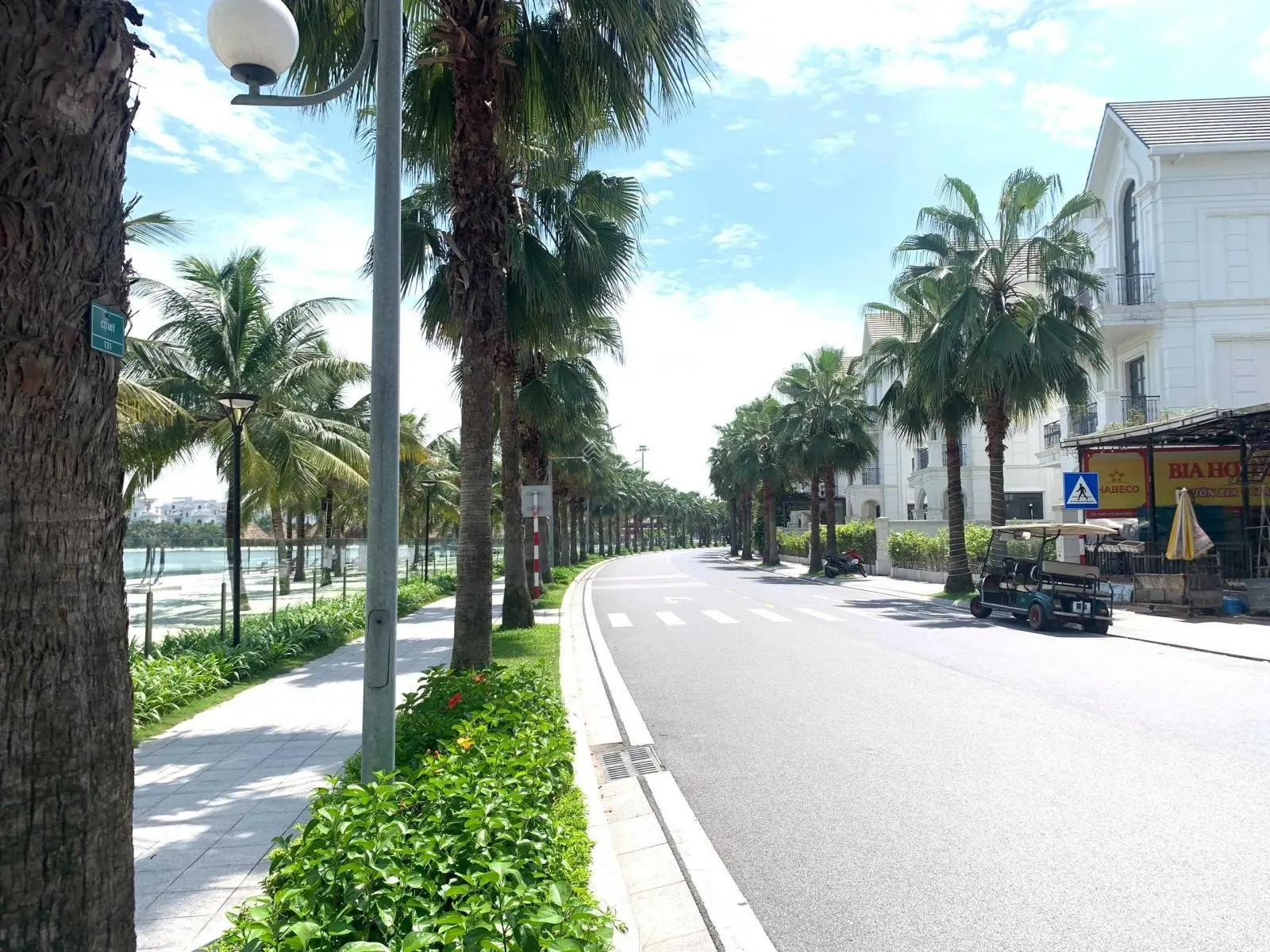 Bán biệt thự đơn lập, view trực diện biển nước mặn