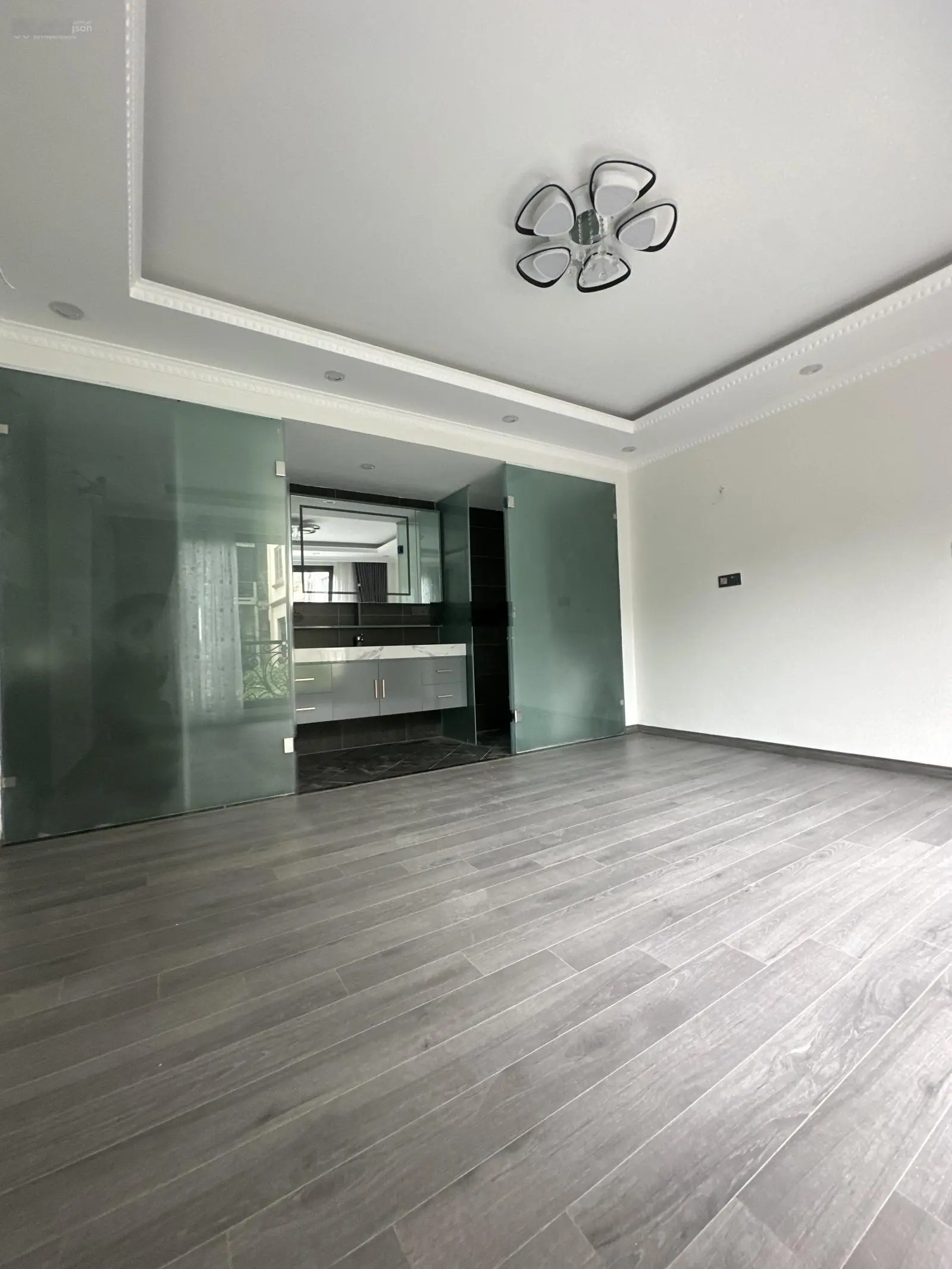 Thái hà mặt tiền bề thế_7.9m_6 tầng thang máy êm ru_ô tô tránh 10m dt:40m_13.2 tỷ sổ đỏ pháp lý r