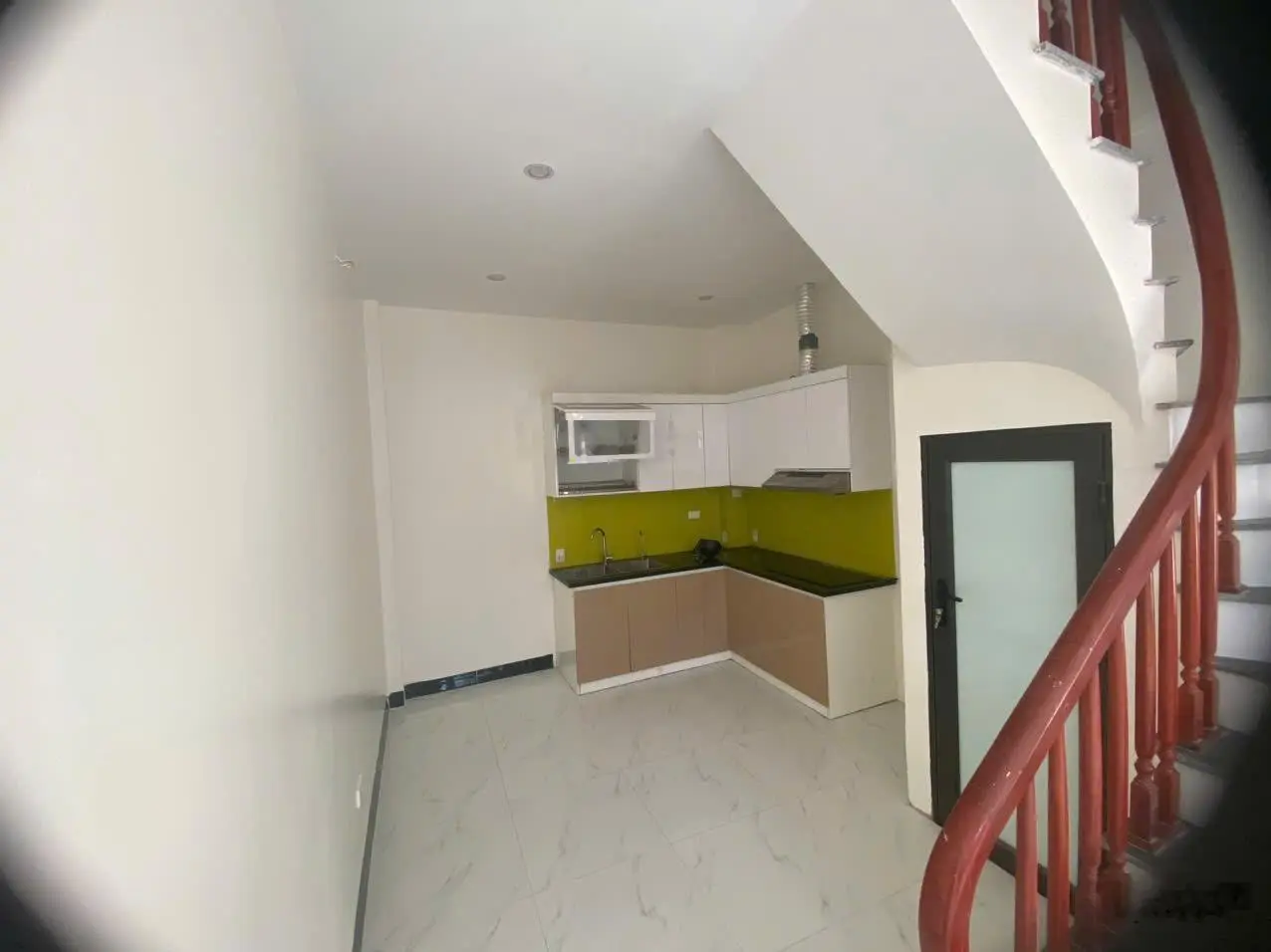 Bán căn 3 tầng 3PN, gần ĐH TDTT, có chỗ để ô tô chỉ 2,6 tỷ ngay tại Phụng Châu