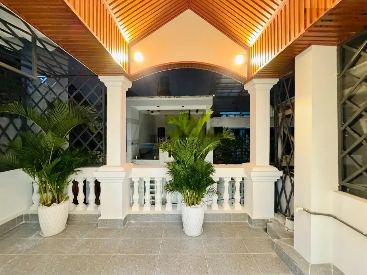 Cần bán nhà 2 lầu TL04 ngay Sacombanks sát Gò Vấp nhà mới vào ở ngay