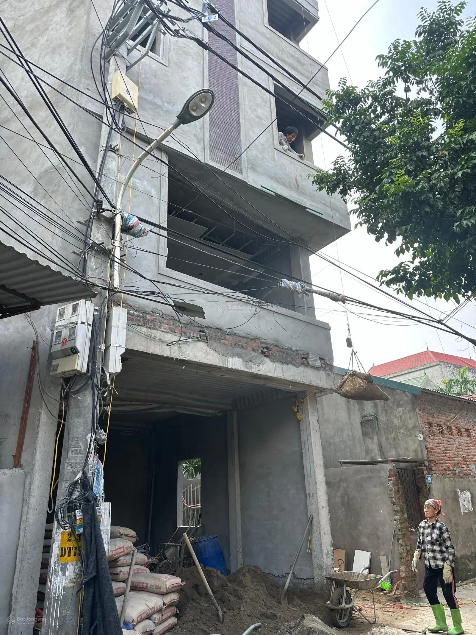 Bán nhà riêng 2 MT, 5 tầng đường ô tô thông thoáng ngay trung tâm xã Di Trạch