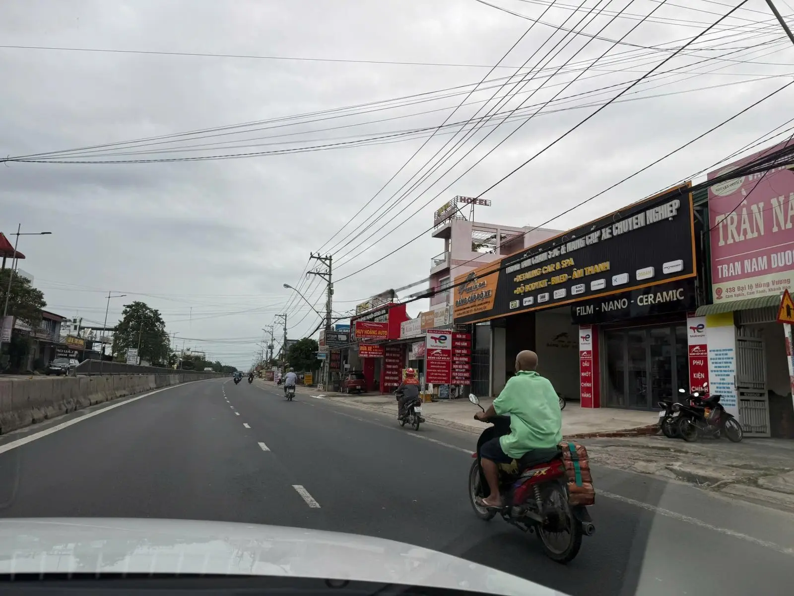 Cần tiền thanh khoản nhanh lô đất mặt Quốc lộ 1A - giá cực rẻ - có thổ cư - kinh doanh được ngay