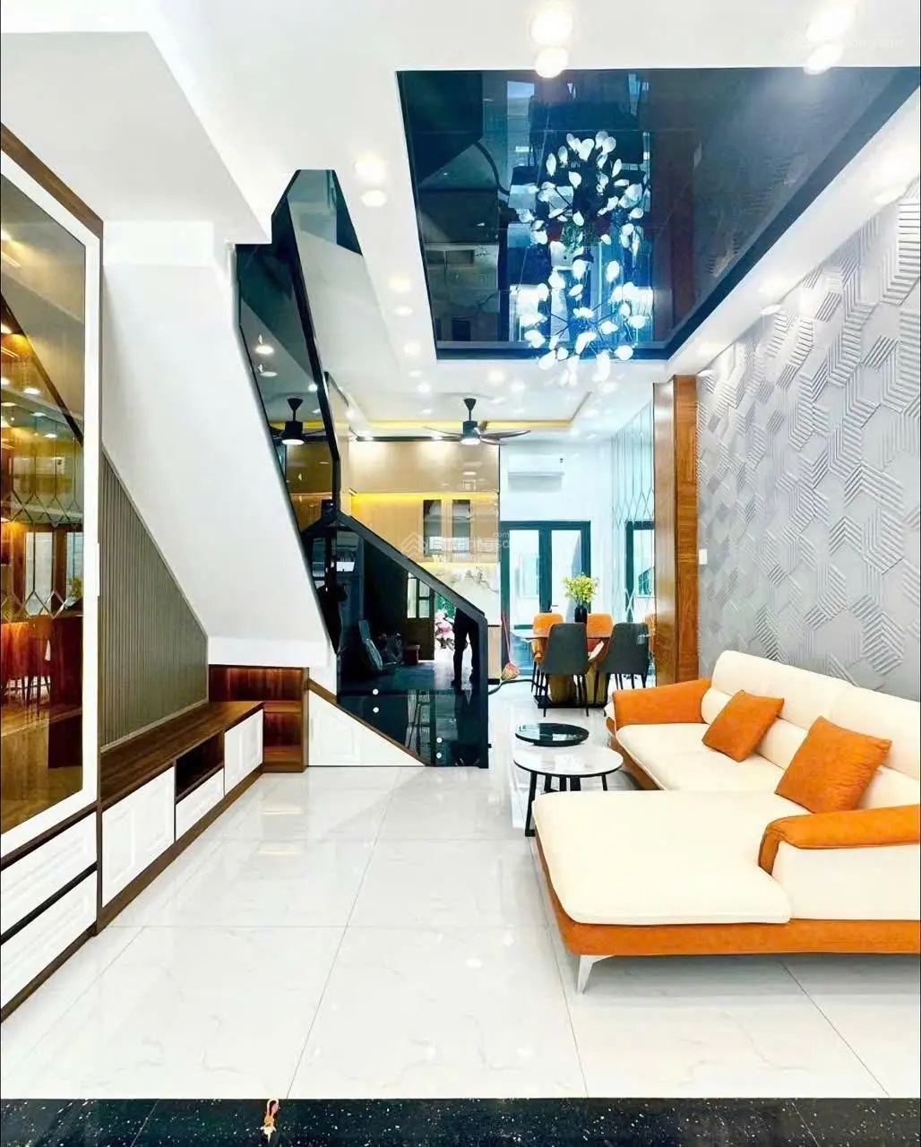 Cần vốn kinh doanh bán gấp nhà đường ĐT743, Thuận An, 81m2, 2tỷ350 - LH 0972436107 em Diễm