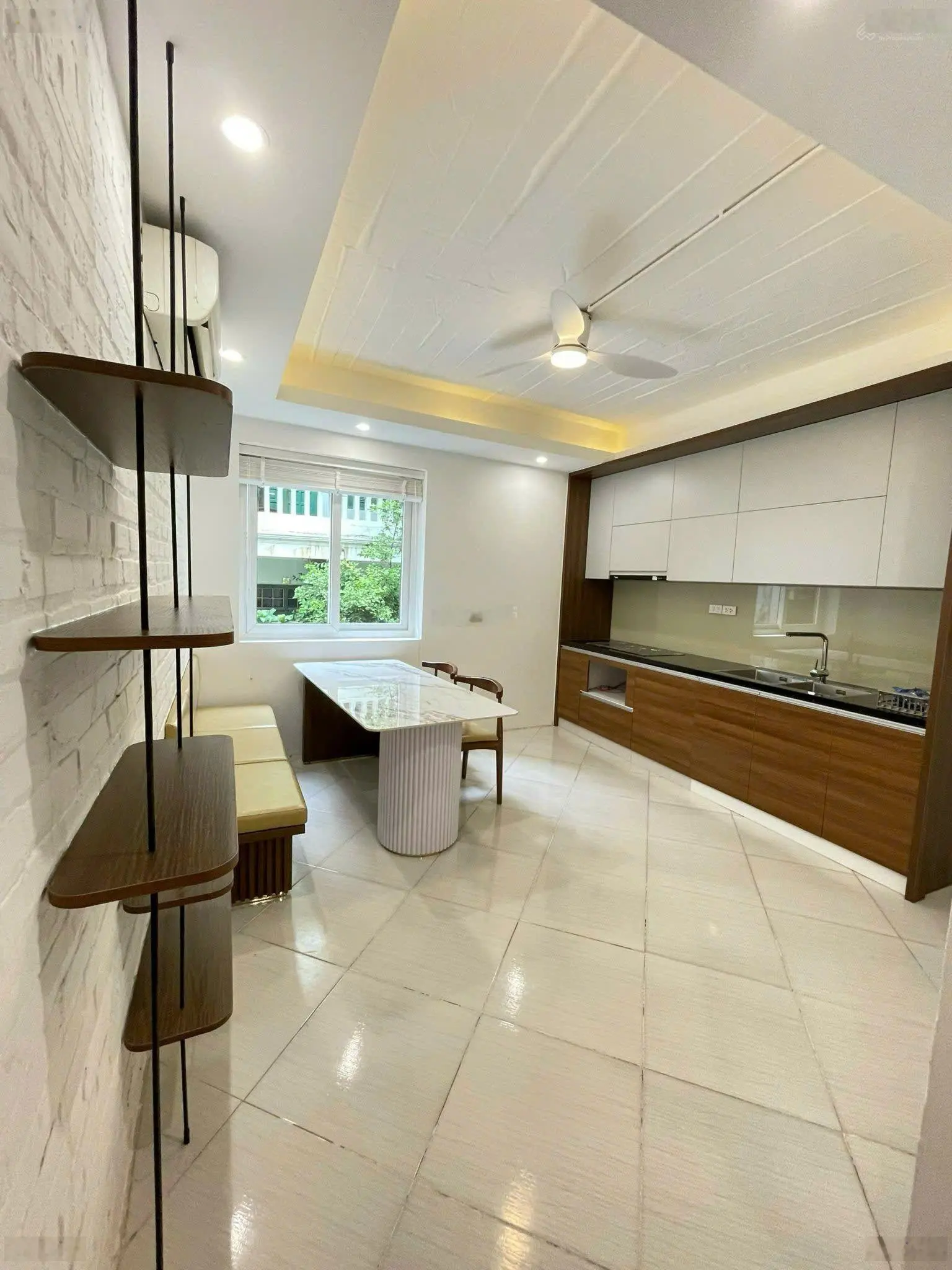 Bán nhà dòng tiền ổn định ở Nghi Tàm, quận Tây Hồ, gần ô tô