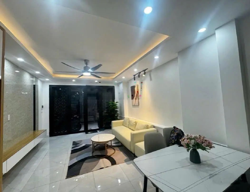 Nhà 5 tầng đẹp tỉ mỉ trung tâm Long Biên, full công năng, pháp lý sạch, sẵn sàng giao dịch