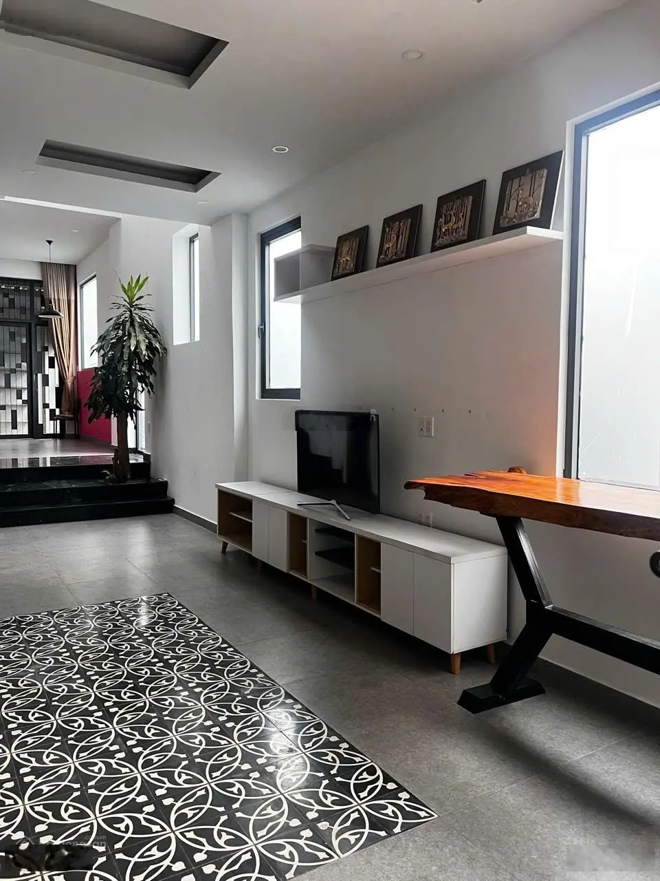 Nhà mặt tiền hẻm xe hơi đường Quốc Hương chỉ 18 tỷ, Thảo Điền Q2, dt 5,3x25m, trệt, 2 lầu, 4pn, 5wc