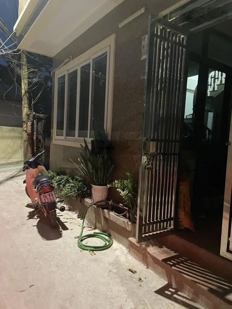 Chính chủ bán đất Đông Ngạc, 40m2, mặt tiền 3m6, sổ chính chủ, giá bán 3.1 tỷ.