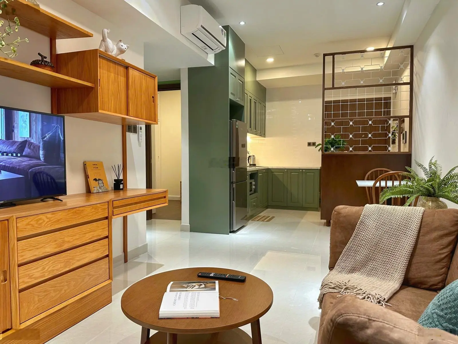 Bán căn hộ 53m2 Saigon Royal Quận 4 nhà đẹp. LH: 0909 024 ***