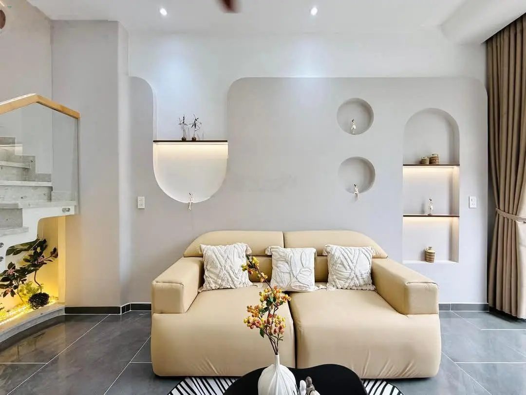 Bán nhà gần Vincom Phan Văn Trị full nội thất một trệt 2 lầu giá 4,99 tỷ TL